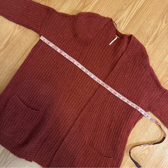Free people size medium red burgundy alpaca nylon blend cardigan with pockets - Picture 4 of 8